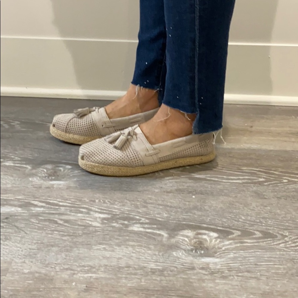 Toms - Picture 3 of 4